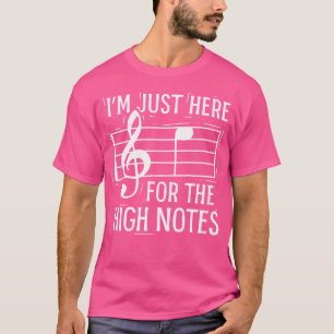 Frauen, die ich gerade hier bin wegen der Oper mit T-Shirt