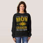 Frauen, die ich zwei Titeln Mama und Oma Niedliche Sweatshirt (Vorne ganz)