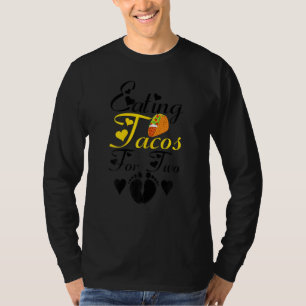 Frauen, die Tacos essen, für zwei lustige schwange T-Shirt