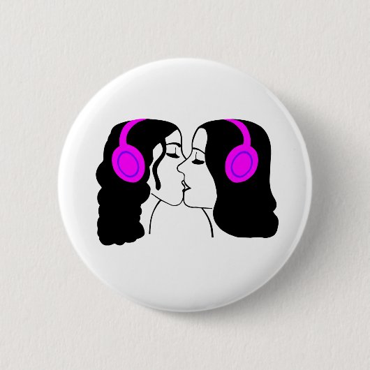 Frauen, die tragende Kopfhörer küssen Button (Vorderseite)