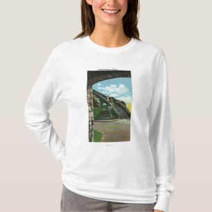 Frauen, die Treppenhaus vom Gipfel absteigen T-Shirt