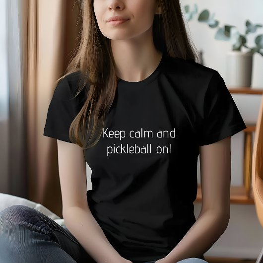 Frauen, die von Pickleball-T - Shirt leben