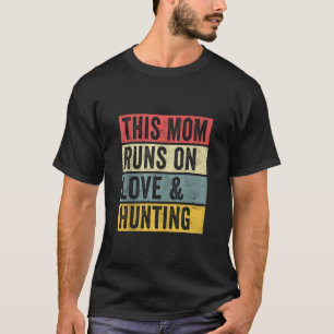 Frauen Diese Mama läuft auf Liebe und Jagd Jäger N T-Shirt