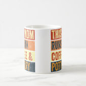 Frauen Diese Mutter Läuft Auf Kaffee Und Töpferton Kaffeetasse (Mittel)