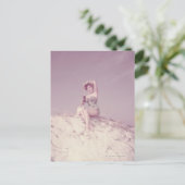 Frauen entspannen sich am Strand Postkarte (Stehend Vorderseite)