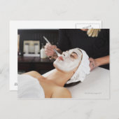 Frauen erhalten Wellness-Center Behandlung. Postkarte (Vorne/Hinten)