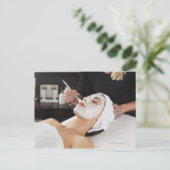 Frauen erhalten Wellness-Center Behandlung. Postkarte (Stehend Vorderseite)