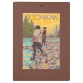 Frauen fliegen Fischen - Ketchikan, Alaska Klemmbrett (Rückseite)