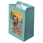 Frauen fliegen Fischen - Yukon, Alaska Mittlere Geschenktüte (Rückseite Schrägansicht)