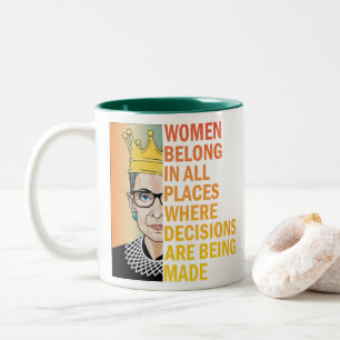 Frauen gehören an allen Orten, an denen Entscheid Zweifarbige Tasse