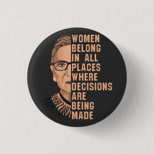 Frauen gehören an allen Orten, an denen Entscheidu Button