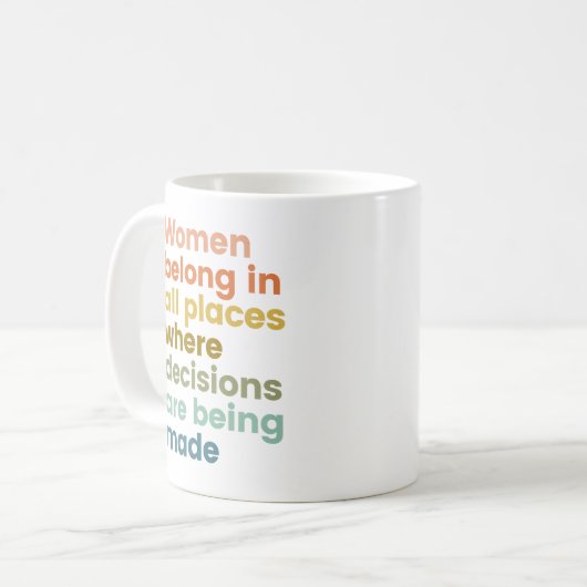 Frauen gehören an allen Orten, an denen Entscheidu Kaffeetasse (Vorderseite Links)