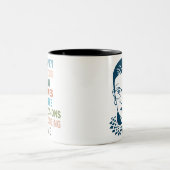 Frauen gehören an allen Orten, an denen Entscheidu Zweifarbige Tasse (Mittel)