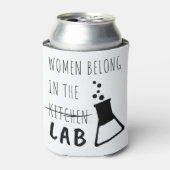 Frauen gehören zum Zitat von Wissenschaftlerinnen Dosenkühler (Kanne Vorderseite)