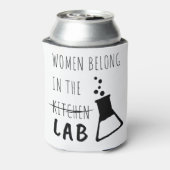 Frauen gehören zum Zitat von Wissenschaftlerinnen Dosenkühler (Kanne Rückseite)