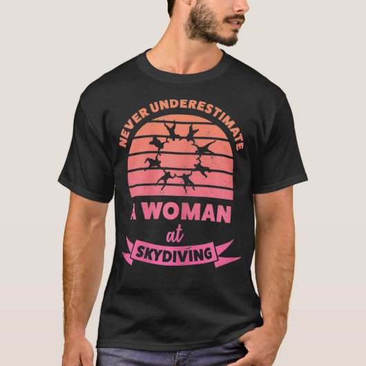 Frauen im Skydiving Funny Gifts Mama T-Shirt (Vorderseite)