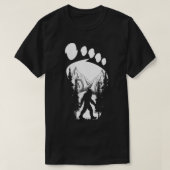 Frauen im Waldfußball im Sasquatch oder Bigfoot T-Shirt (Design vorne)