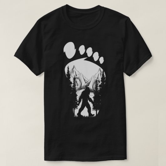 Frauen im Waldfußball im Sasquatch oder Bigfoot T-Shirt (Design vorne)