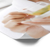 Frauen in Bademantel trinken Tee im Wellness-Cente Poster (Ecke)