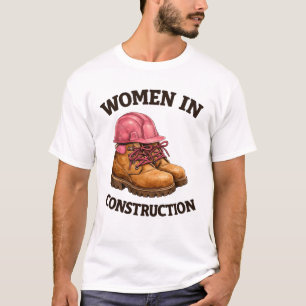 Frauen in Bauarbeitsstiefeln und Schutzhelm T-Shirt