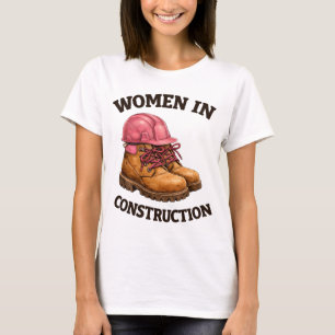 Frauen in Bauarbeitsstiefeln und Schutzhelm T-Shirt