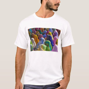 Frauen in bunten Saris versammeln sich T-Shirt