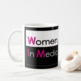 Frauen in der klassischen medienmedialen Tasse Bla