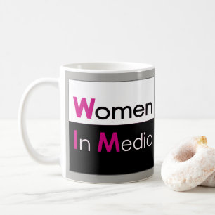 Frauen in der klassischen Tasse der Medien Grau