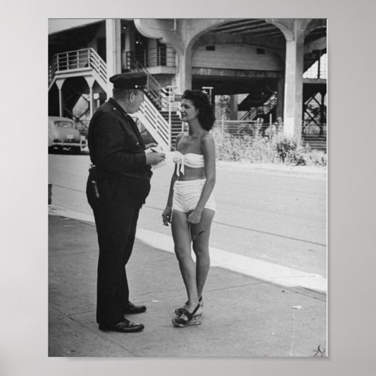 Frauen in einem Anzug bekommen ein Ticket Poster (Vorne)