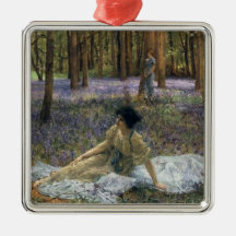 Frauen in einer Waldlandschaft mit Bluebells