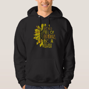 Frauen in einer Welt voller Grandmas sind Gigi Fam Hoodie