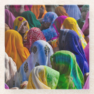 Frauen in farbenfrohen Saris versammeln sich Glasuntersetzer