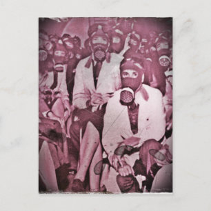 Frauen in Gasmasken Postkarte