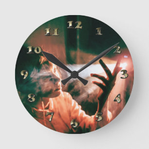 Frauen in Licht und Rauch Runde Wanduhr