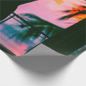 Frauen in schwarzem Panzeroberteil und Hosen auf B Geschenkpapier (Ecke)