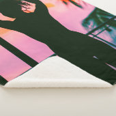 Frauen in schwarzem Panzeroberteil und Hosen auf B Sherpadecke (3/4)