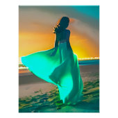 Frauen in Türkisblau an einem nächtlichen Strand Poster (Vorderseite)