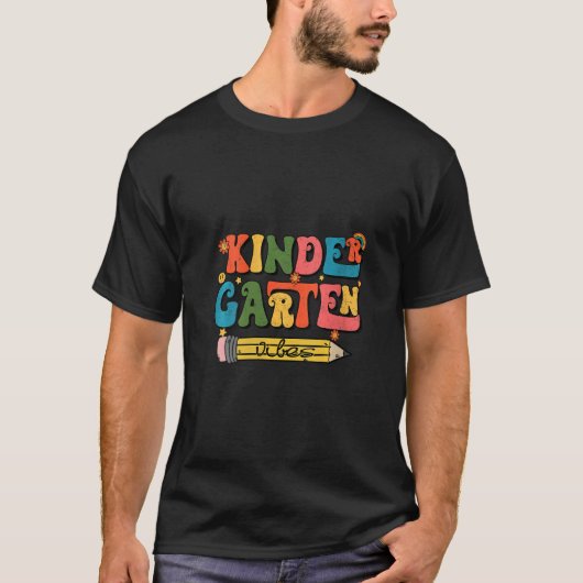 Frauen Kindergarten Vibes - Kinder Team Retro Firs T-Shirt (Vorderseite)
