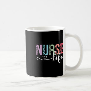 Frauen Krankenversicherung ln Kaffeetasse