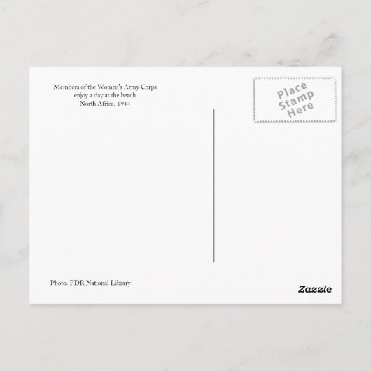 Frauen laufen am Strand in den 40er Jahren Postkarte (Rückseite)