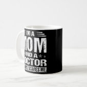 Frauen lustig, ich bin eine Mama und Ärztin Funny Kaffeetasse (Vorderseite Links)