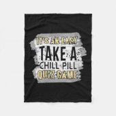 Frauen machen eine Pause beim Sonnenbad Quiz Game  Fleecedecke (Vorderseite)