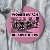 Frauen-März ganz über dem kolossalen 6 Zoll-Knopf Button (Beispiel)