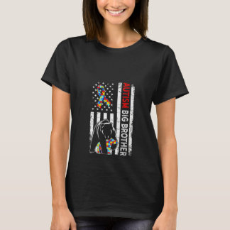 Frauen mit abgenutzter amerikanischer Flagge Autis T-Shirt