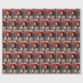 Frauen mit heißem Kaffee-Cup unter einem roten Sch Geschenkpapier (Flach)