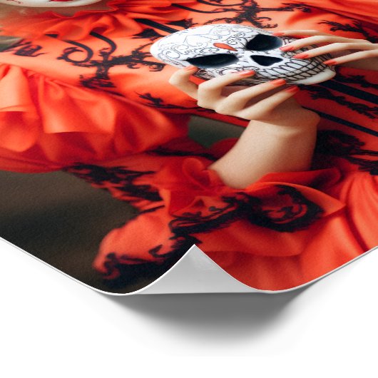 Frauen mit Vampirschuh, die einen weißen Schädel h Poster (Ecke)