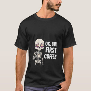 Frauen OK, aber der erste Kaffee Lover Skelett müd T-Shirt
