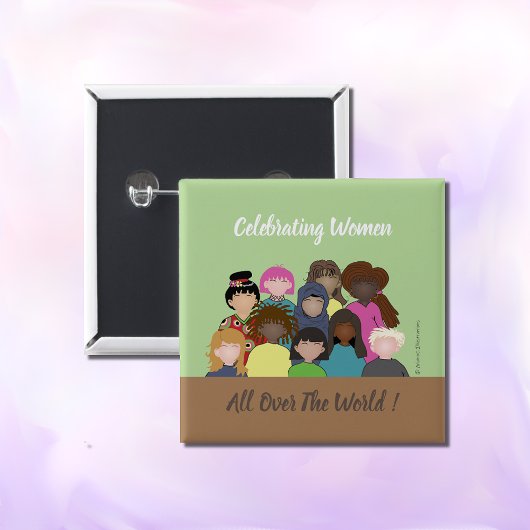 Frauen sehen sich feministisch an button