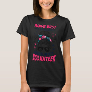 Frauen sind damit beschäftigt, eine Tierrettung zu T-Shirt