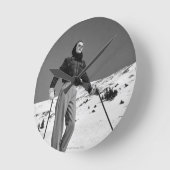 Frauen-Skifahrer Runde Wanduhr (Winkel)